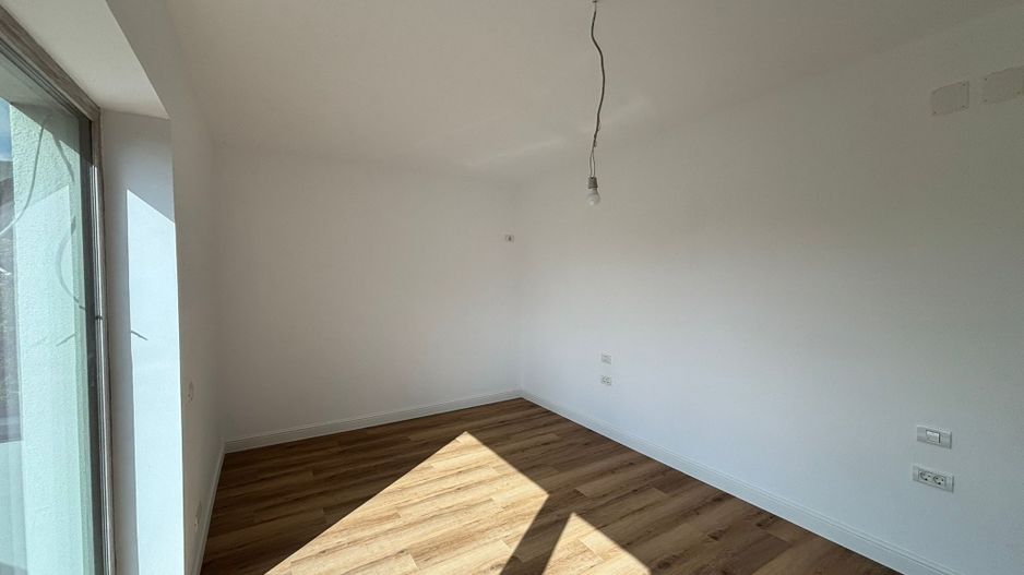 4 Camere I Spatios I Loc Parcare - Poză 3