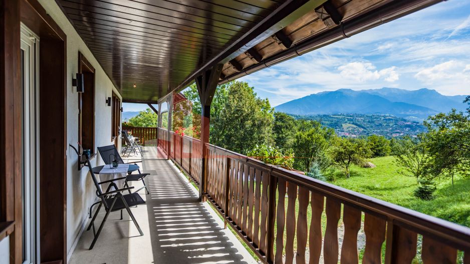 Vilă 340 mp Bran | Teren 5500 mp | 6 dormitoare cu băi proprii - Poză 2