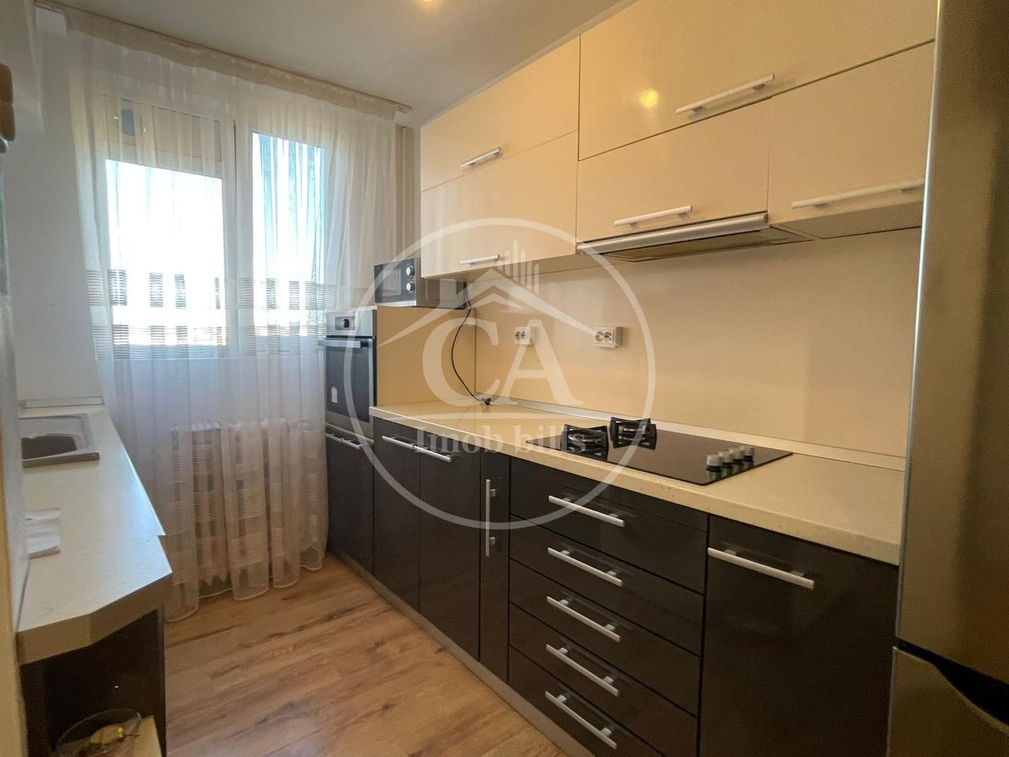 Apartament de vanzare cu 3 camere in zona Decbal, Oradea. - Poză 9