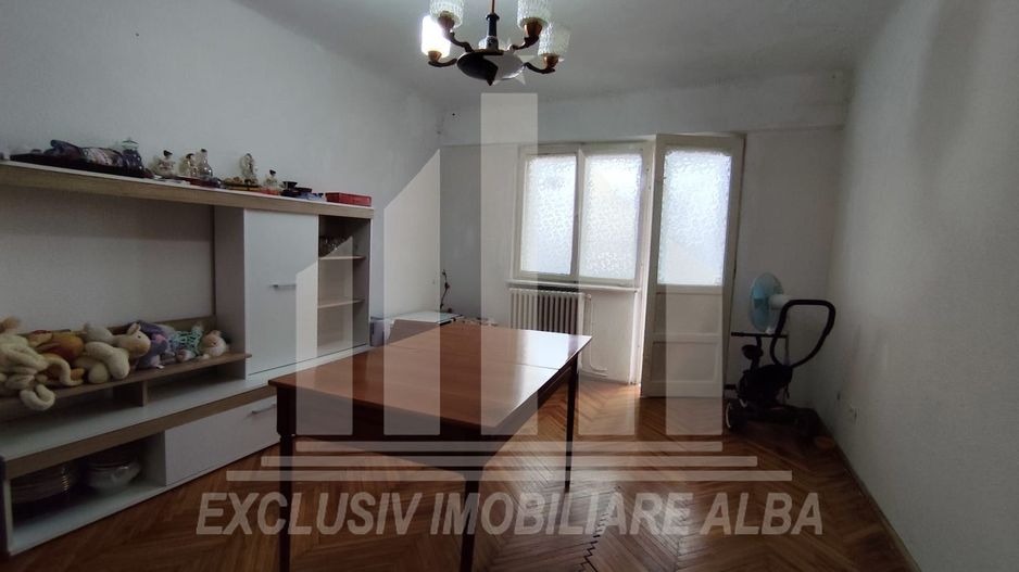 Apartament 4 camere decomandate | 2 bai | 2 balcoane | 77 mp | Cetate - Poză 2