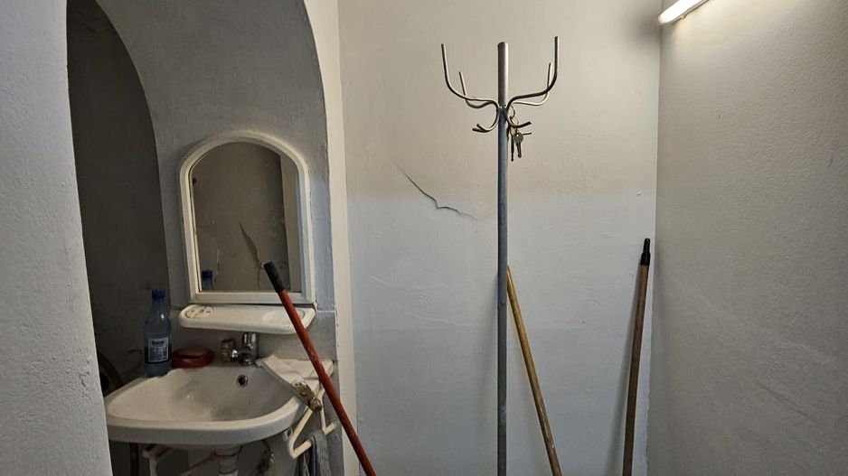 Vanzare Boxa demisol, Bvd. Republicii - Poză 4