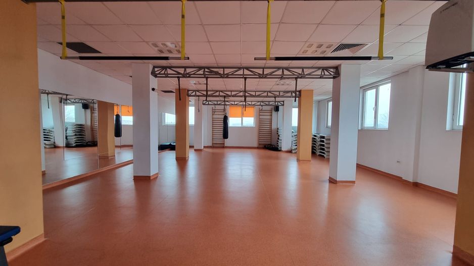 Clădire P+2+M de închiriat – spații servicii / birouri / sală sport - Poză 1