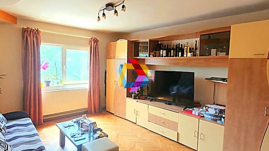 Apartament cu patru camere, zona Tractorul 90 mp - Poză 1