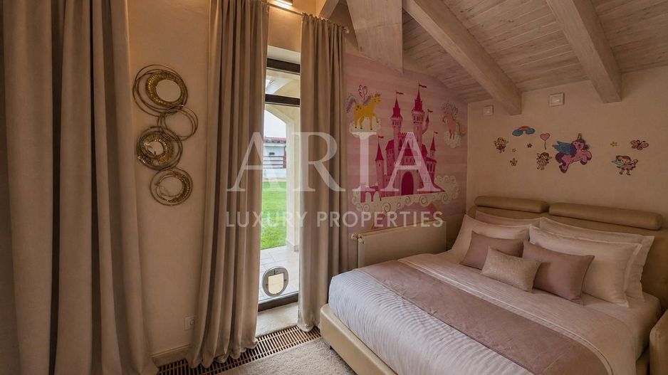 SNAGOV VILA | 36m DESCHIDERE LA LAC | PONTON 250mp | JACUZZI | SPA | BOWLING - Poză 11