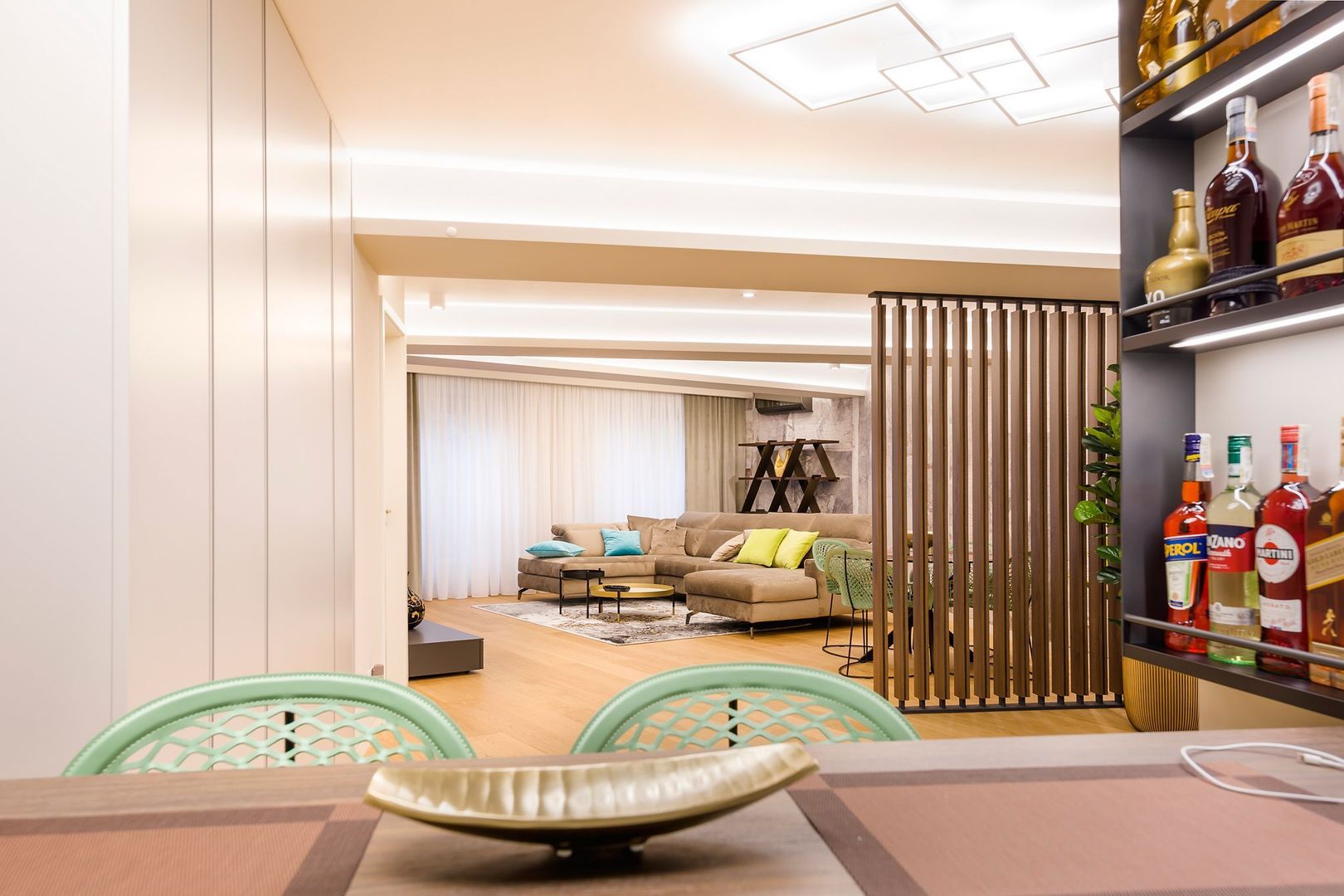 Apartament deosebit 4 camere complet mobilat si loc de parcare inclus - Poză 13