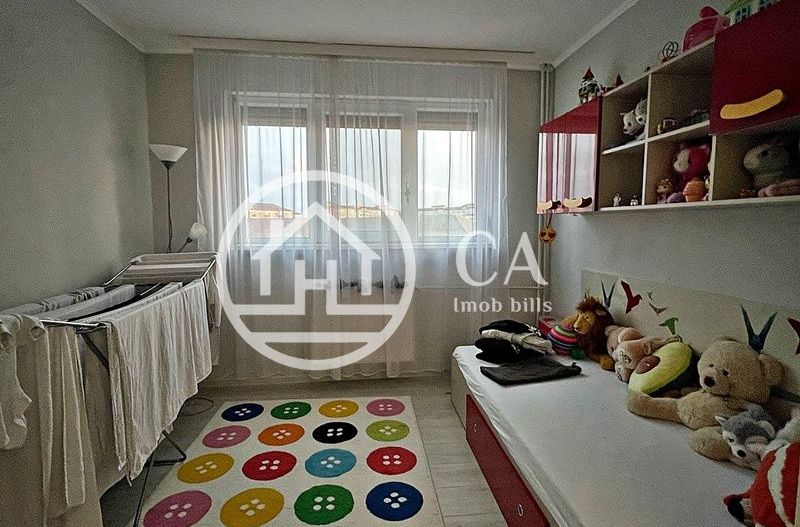 Apartament de vânzare cu 3 camere în zona Rogerius, Oradea - Poză 7