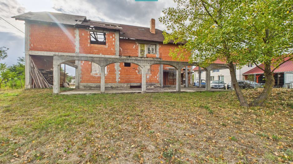 Casă la roşu S+P+1 în Bodrogu Nou - Poză 5