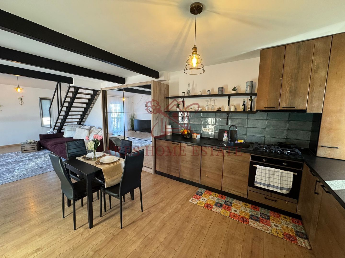 Apartament cu 2 camere, curte 120 mp, 2 locuri de parcare. - Poză 2