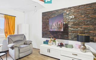 Două case pe un teren generos în Ghiroda - Poză 11