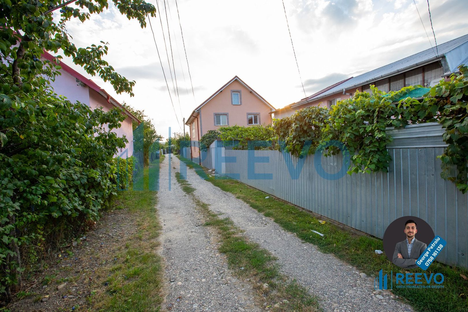 Casă de vânzare, P+1E+M, în Lilieci, Bacău - Poză 2