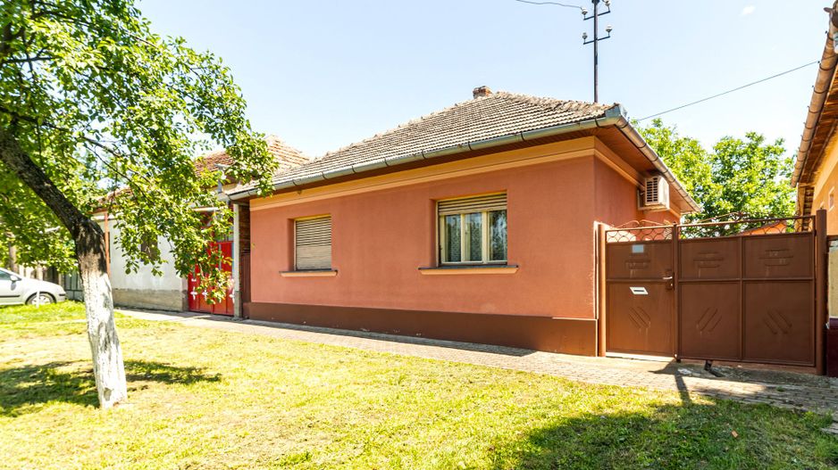 Vândută Casă cu 4 camere Pâncota - Poză 1