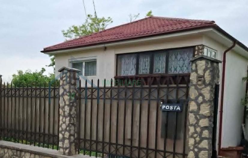 Casă spațioasă de vânzare în zona Podul de Fier, Iași - Poză 1