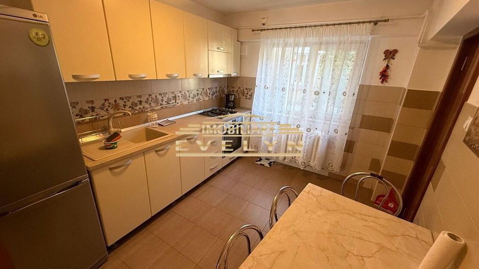 Apartament 4 camere de vânzare – Calea Națională, Piața Mare - Poză 1