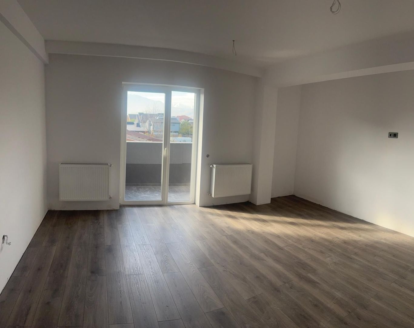 Apartament nou, 3 camere, zona Tractorul - Poză 3