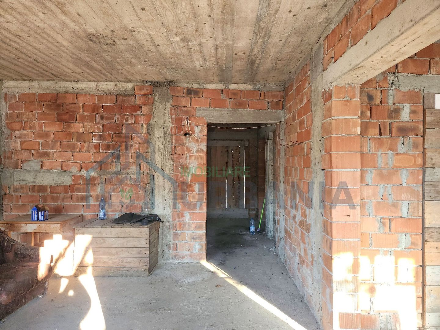 Casa la roșu de vânzare în Tomești/schimb garsoniera Iași - Poză 3