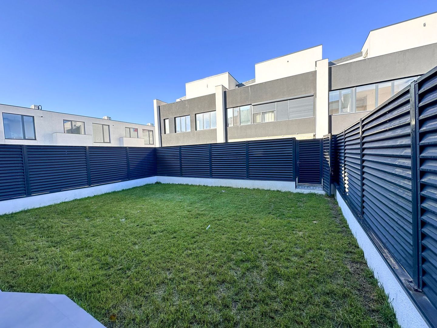 Vânzare Vila 5 camere, 214mp | Curte privată 85mp - Poză 2