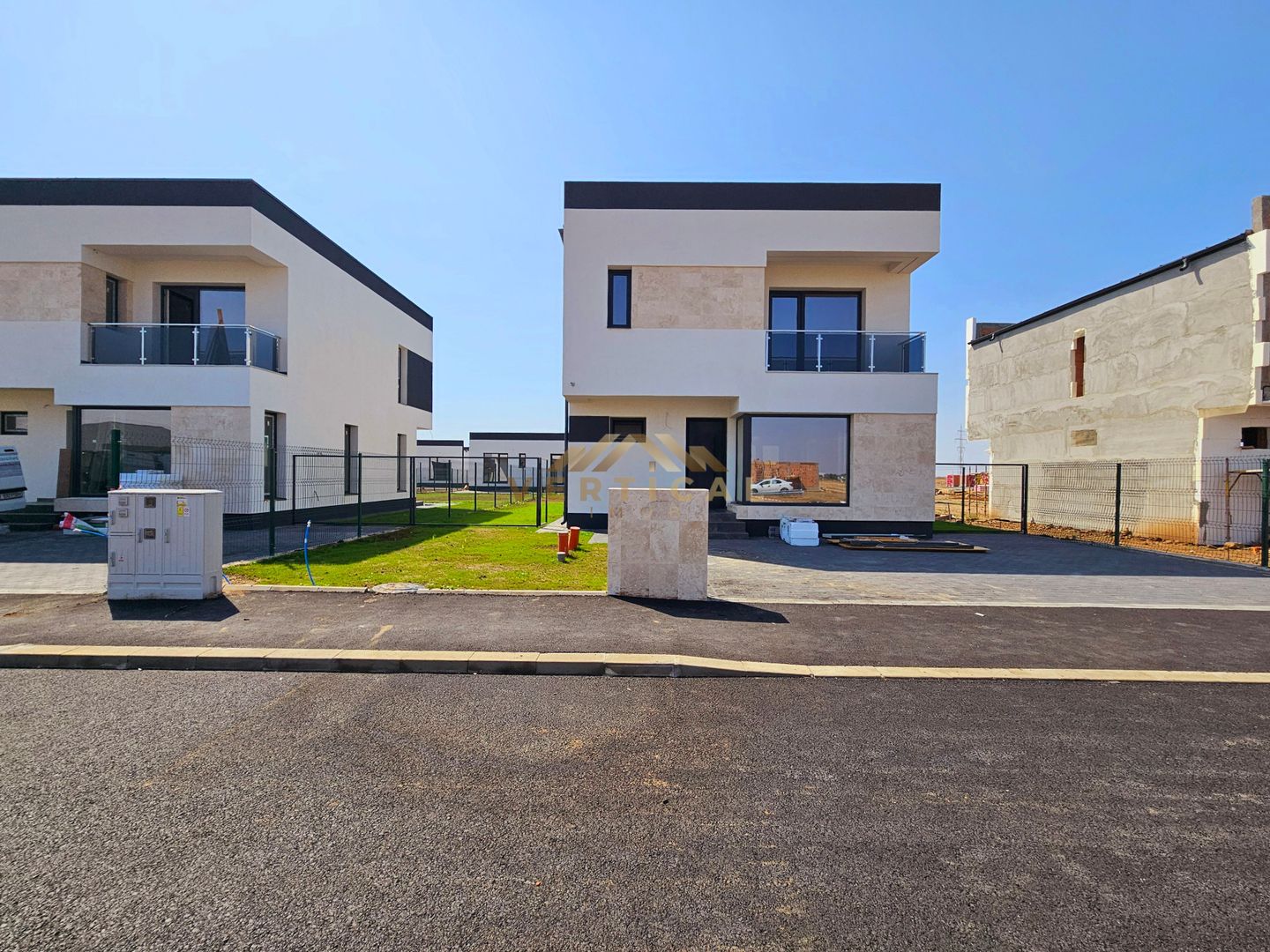 De vanzare vila 4 camere - cartier Mega Parc Residence -comuna Berceni - Poză 2