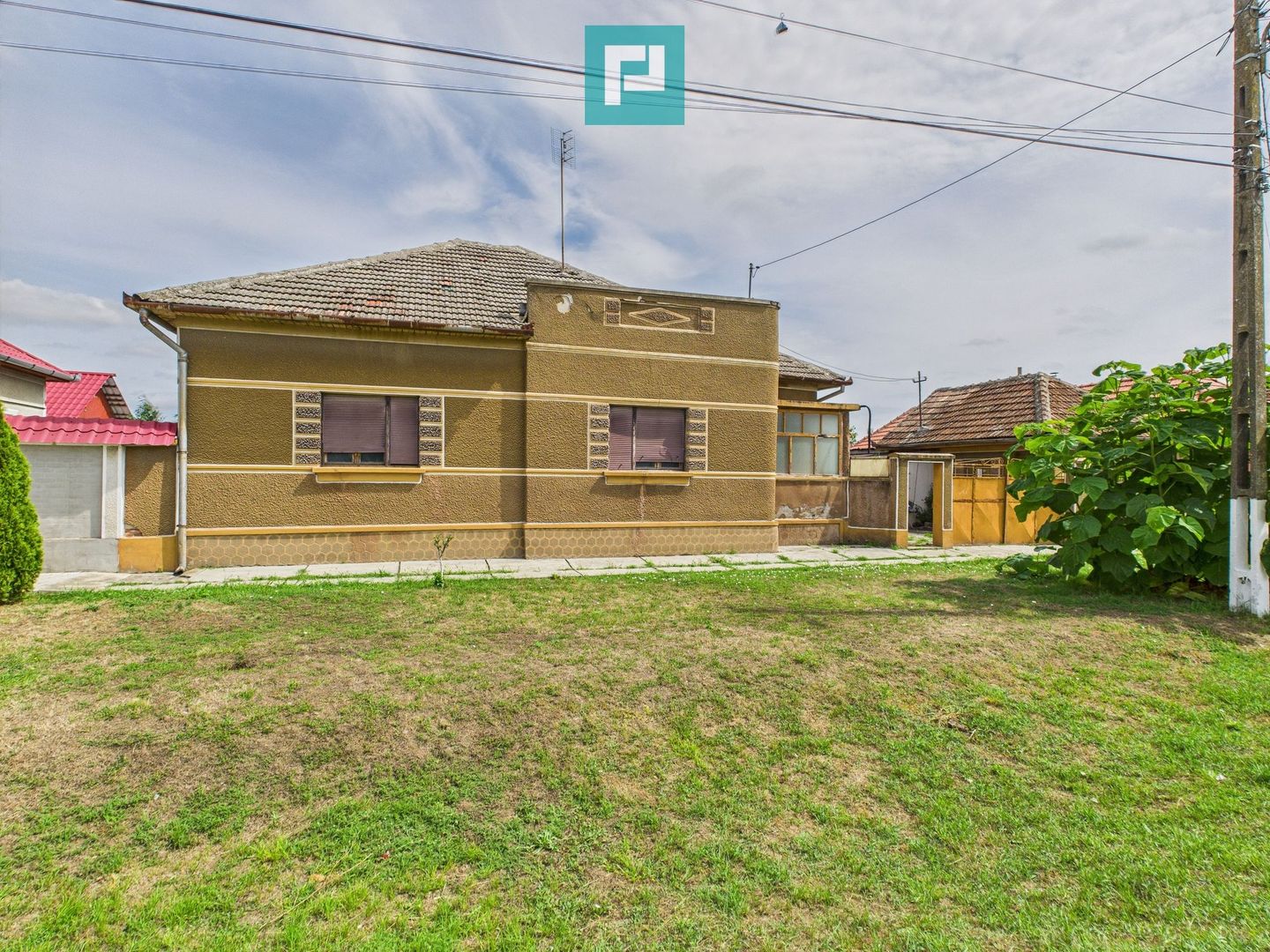 Casă cu teren de 2171 mp, zona centrală Șimand - Poză 1