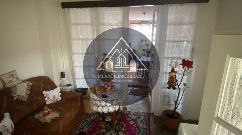 Casa mica in centru Medias - Poză 3