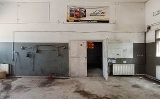 Proprietate cu 2 hale si casa la inchiriat,teren 1350mp - Poză 3