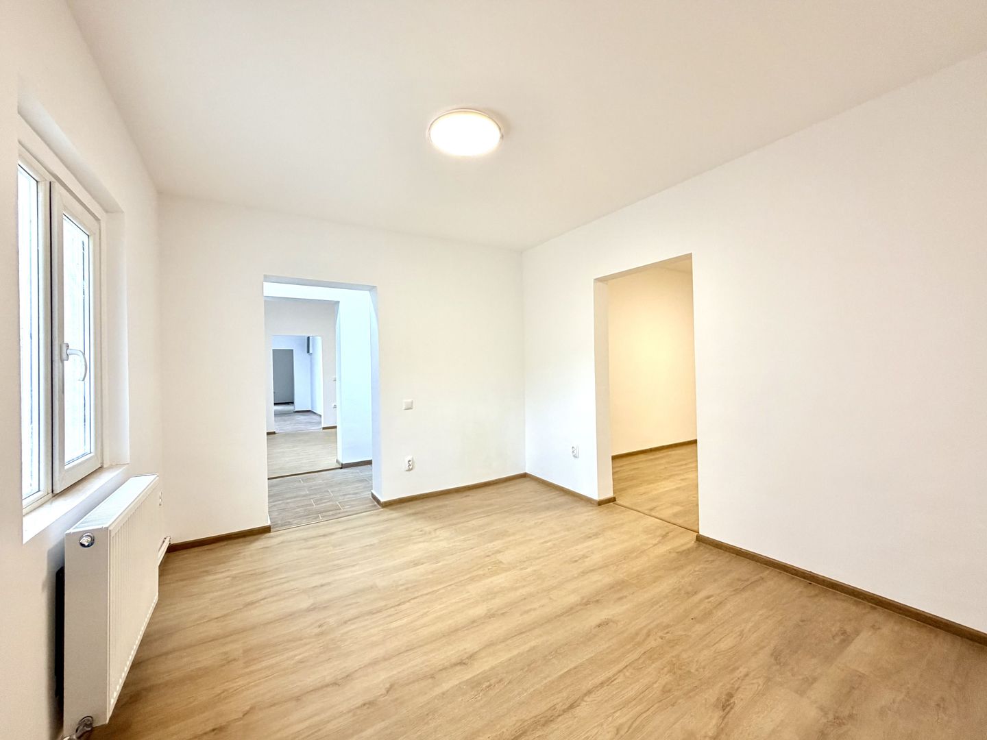 Spațiu comercial de închiriat – artera principală în nordul orașului. - Poză 7