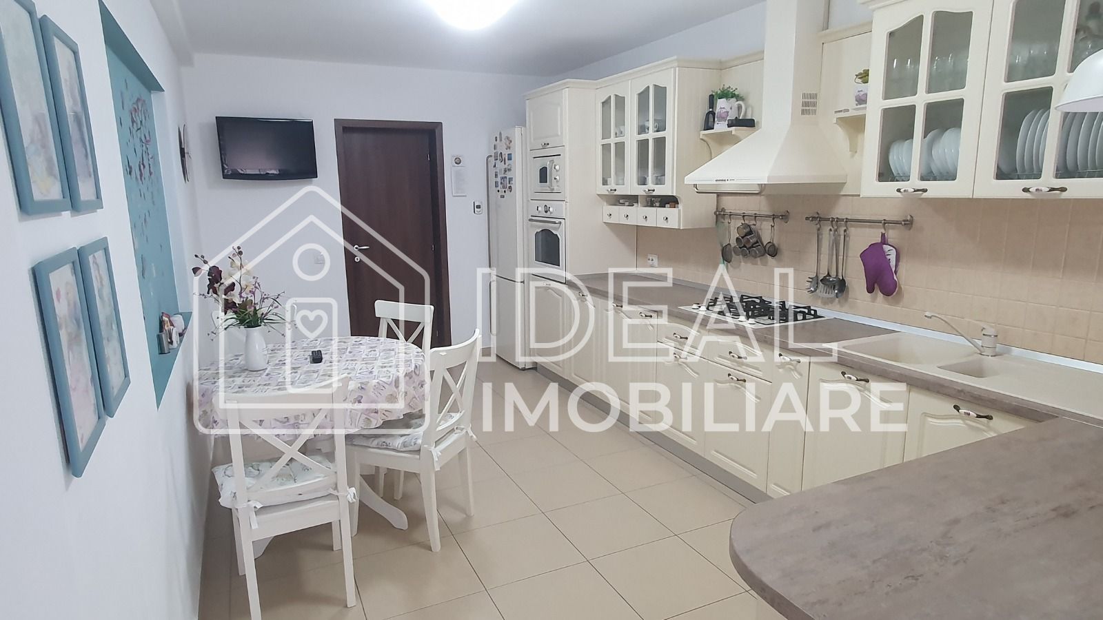 Vila Individuala cu 8 camere si gradina, in Selimbar - Poză 8