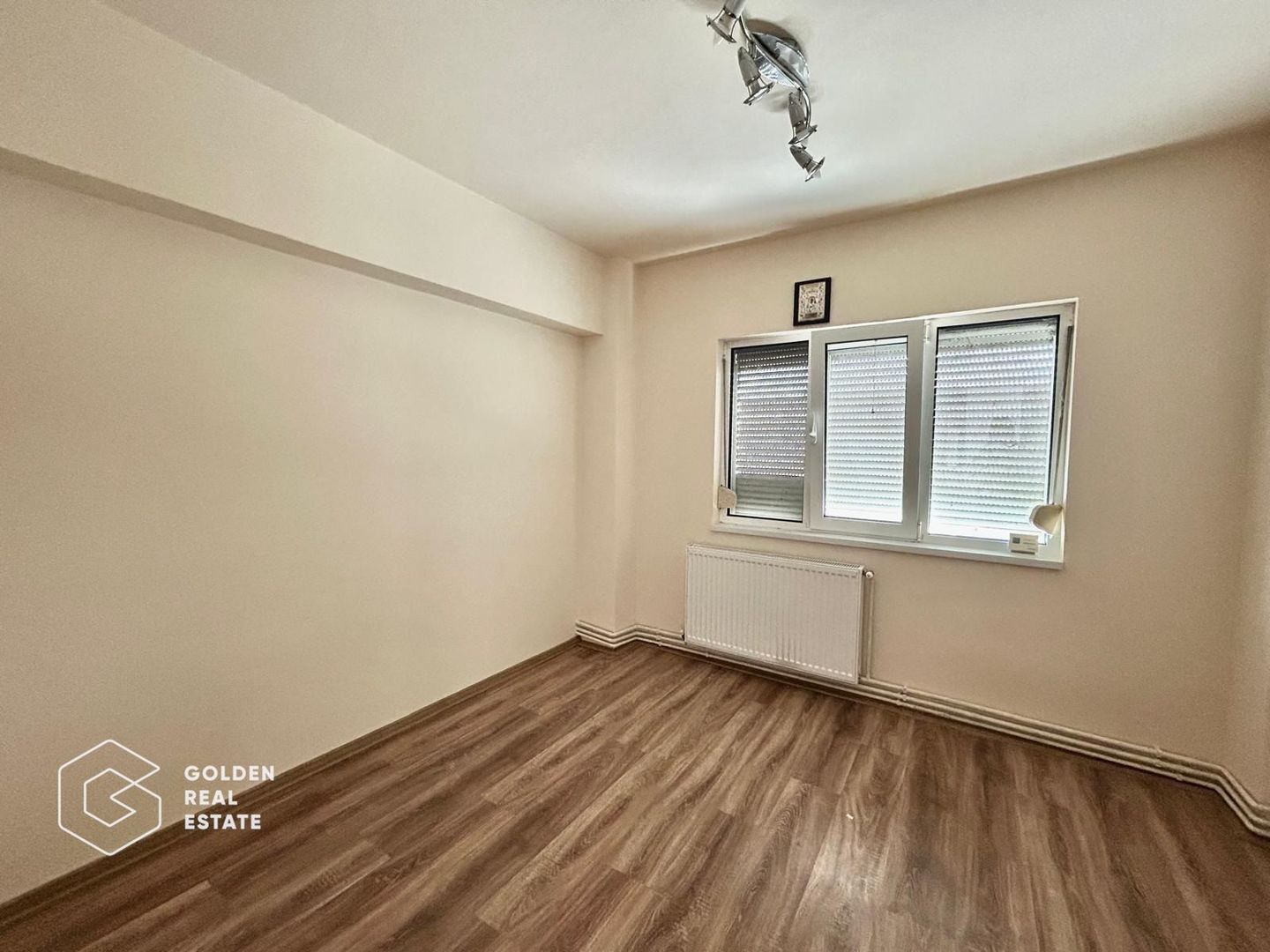 Apartament 3 camere, decomandat, zona Micalaca - Poză 6