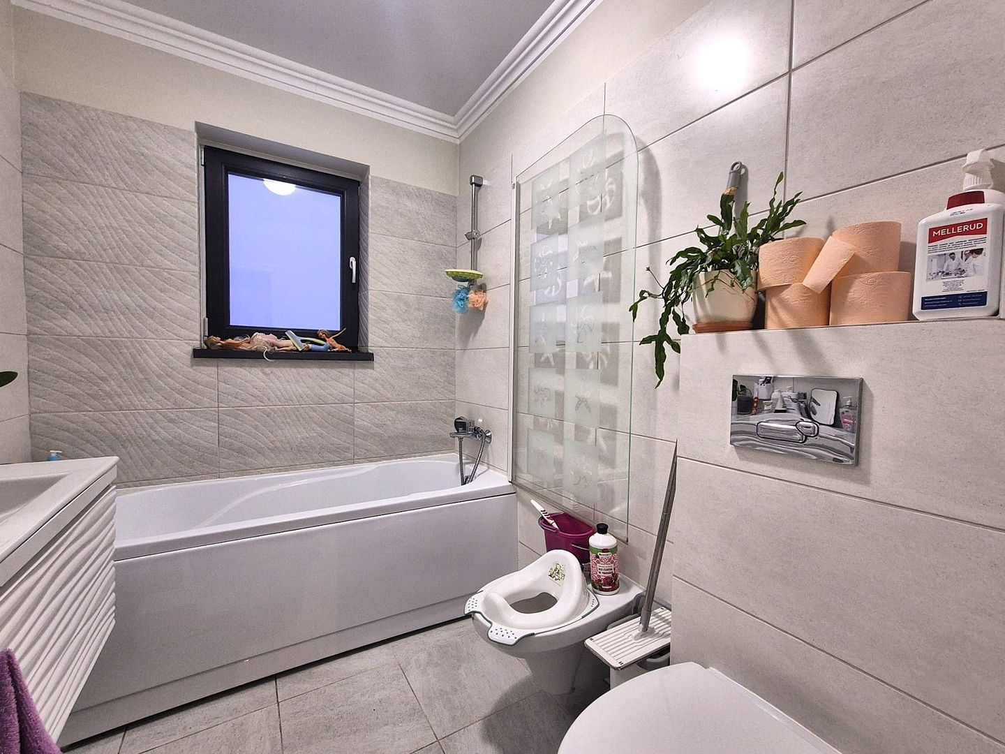 Zona Coresi, 2 camere ,59 mp,  cu grădină proprie și  loc de parcare. - Poză 5