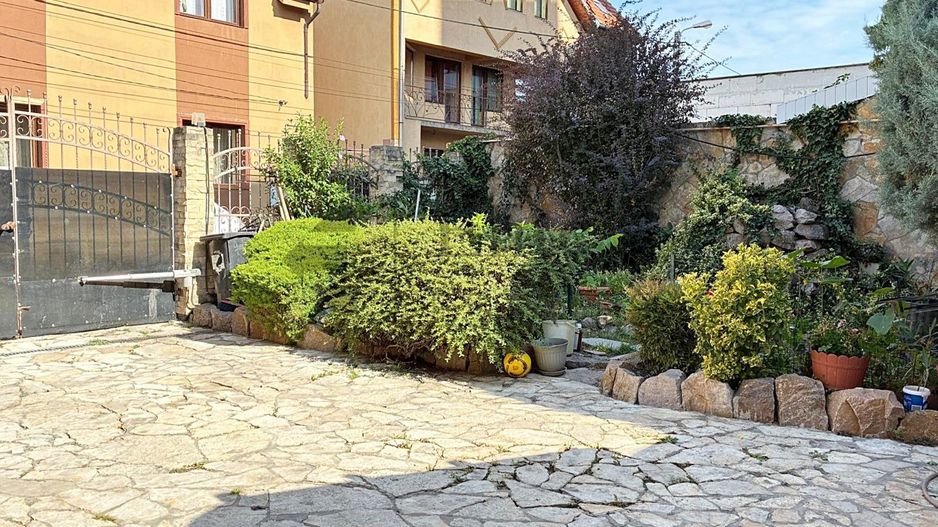 Casa singura in curte ultracentral in Oradea - Poză 14