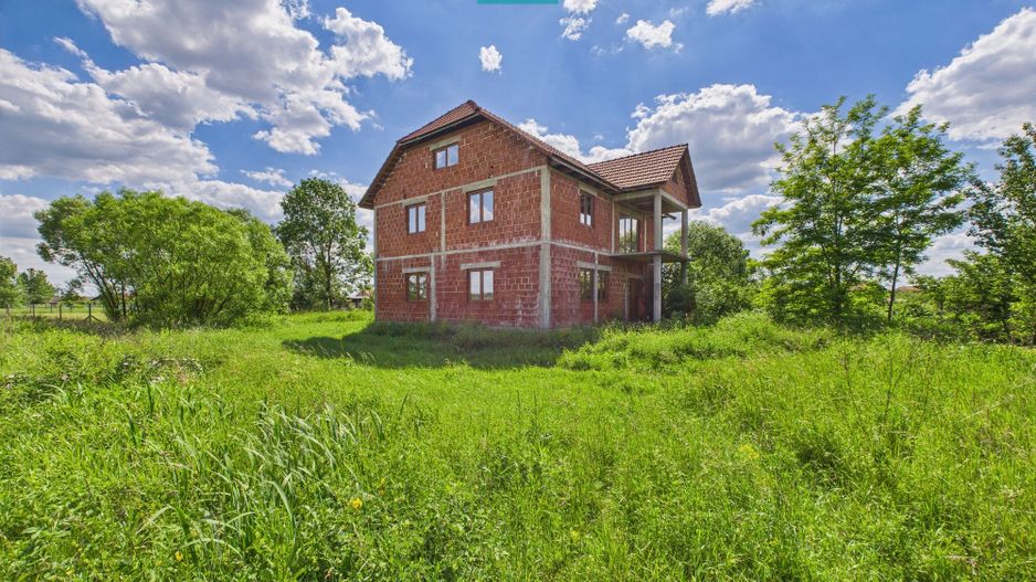 Casă la roșu, P+1, în localitatea Beliu, Arad - Poză 12