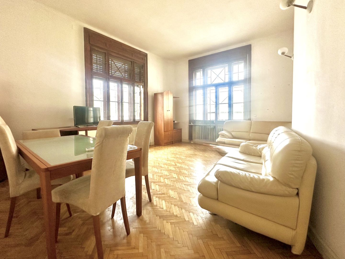 Apartament cu 3 camere de închiriat în Piața Victoriei - Poză 5