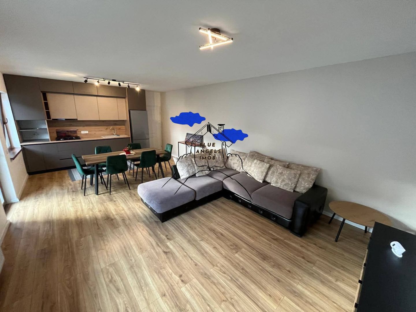 Casa recent renovata in zona centrala - cu loc de parcare si garaj - Poză 6