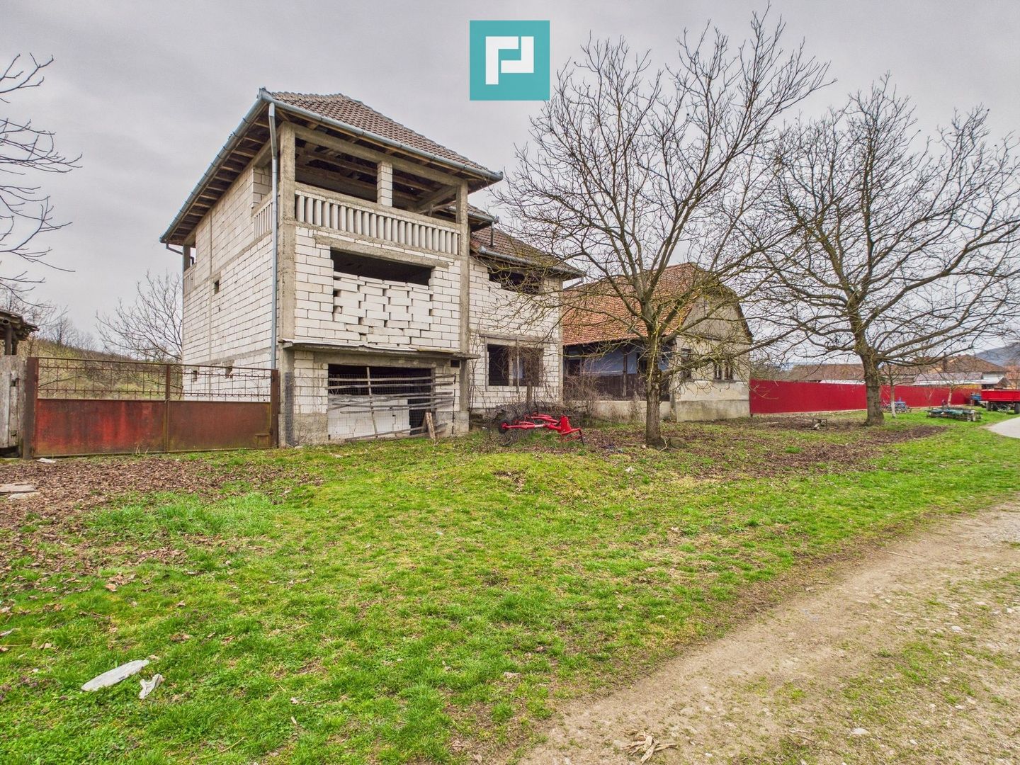 Casă la roșu în localitatea Almaș, Arad. - Poză 3