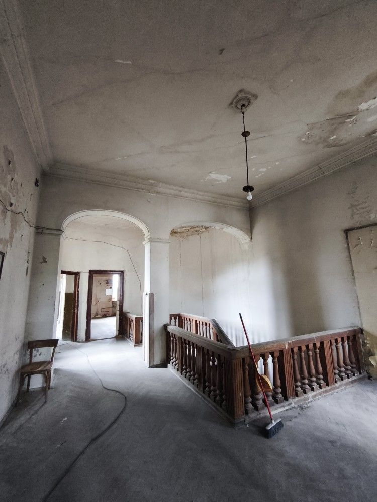 Casă cu farmec istoric în zonă protejată Rosetti, ideală pentru restaurare - Poză 18