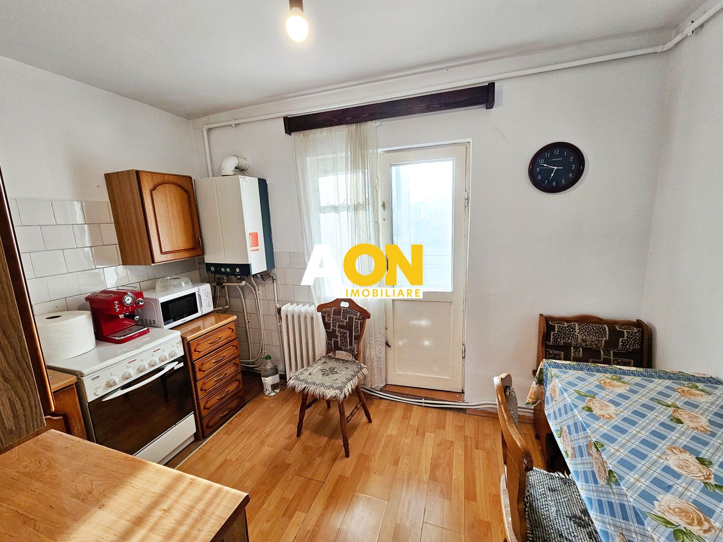 Apartament 3 camere, 2 bai, etaj 3, zona Liceului Sportiv - Poză 3