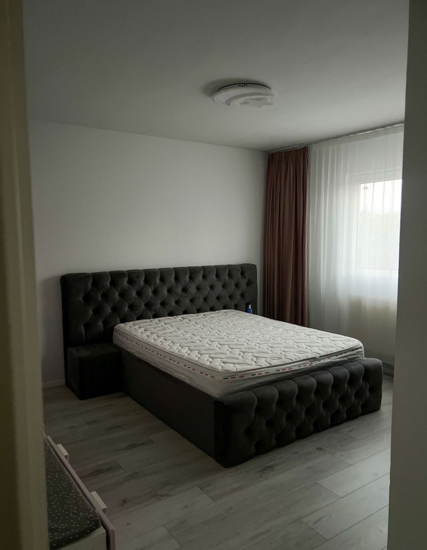 AP. 4 CAMERE - LA VILA, CENTRALA PROPRIE, CURTE, BUCATARIE INCHISA - Poză 2