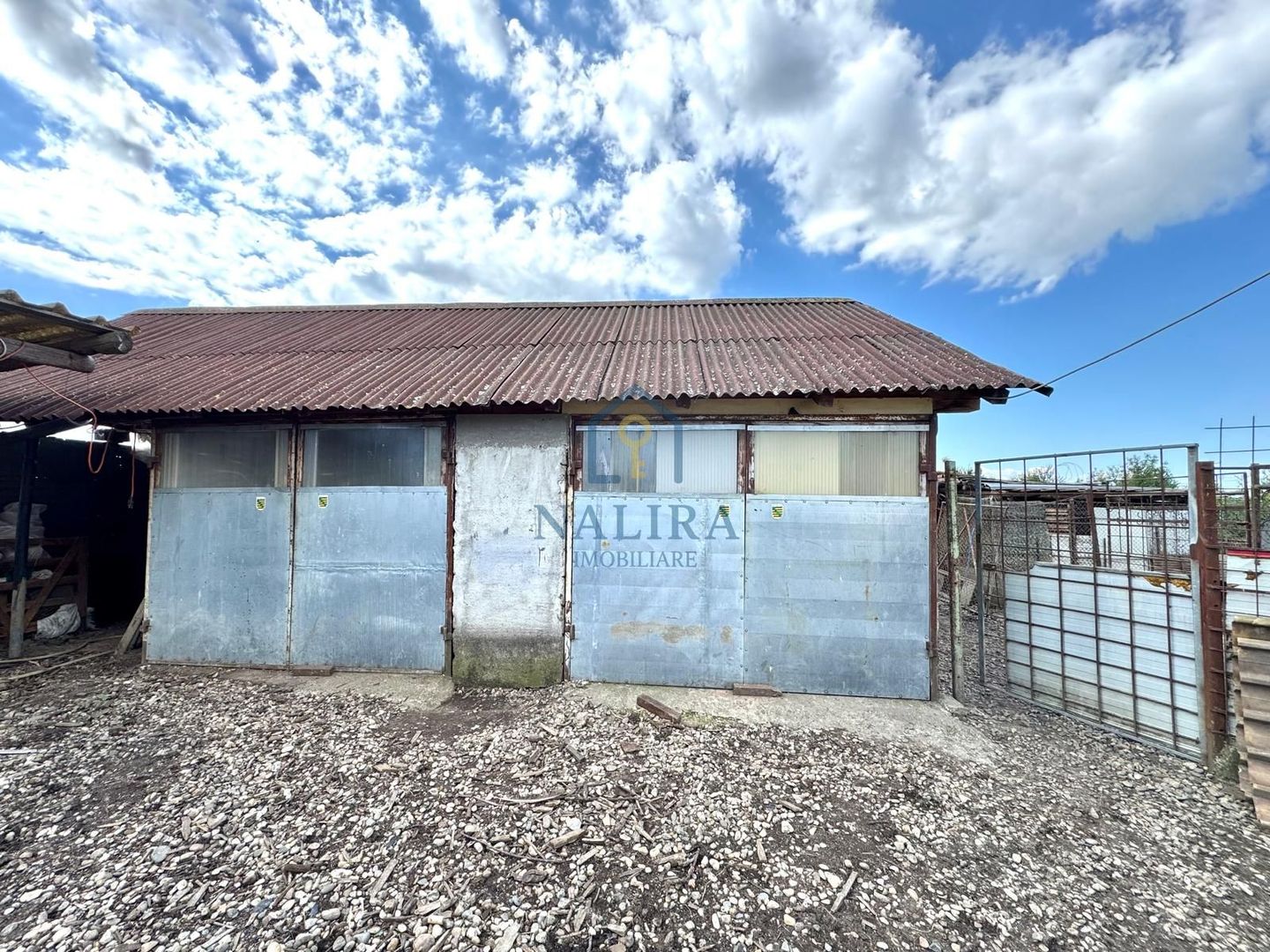 Casa spatioasa cu zona amenajata pentru ferma Cicarlau - Poză 22