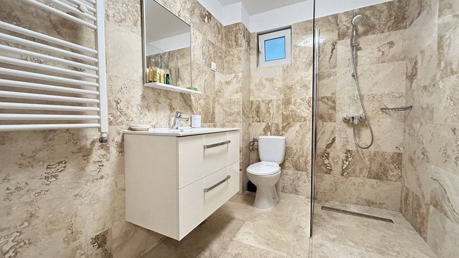 Pensiune Casa Eva Statiunea 2 Mai - 12 camere - teren 600 mp - Poză 7