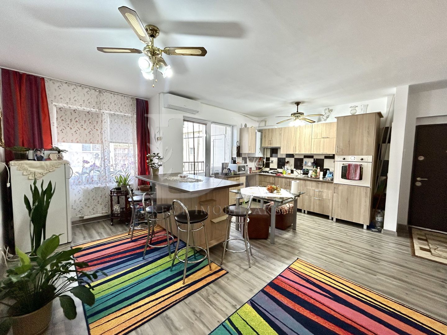 Apartament  3 camere de vanzare / Zona  Florilor / Floresti - Poză 1