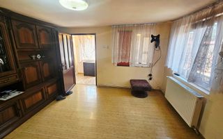 🏡 Casă spațioasă cu 9 camere în Strejnicu – pentru locuință, birouri - Poză 36