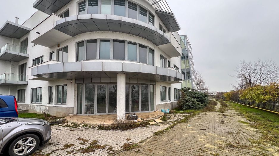 Proprietate comercială premium de vânzare- teren 3.728 mp |  Lângă A0 - Poză 3