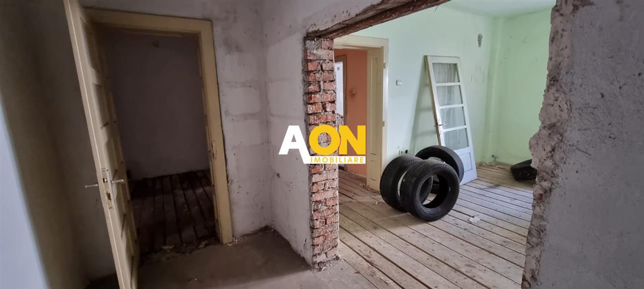 Casa demolabila in zona Cetatii Alba Carolina, cu 947 mp teren - Poză 6
