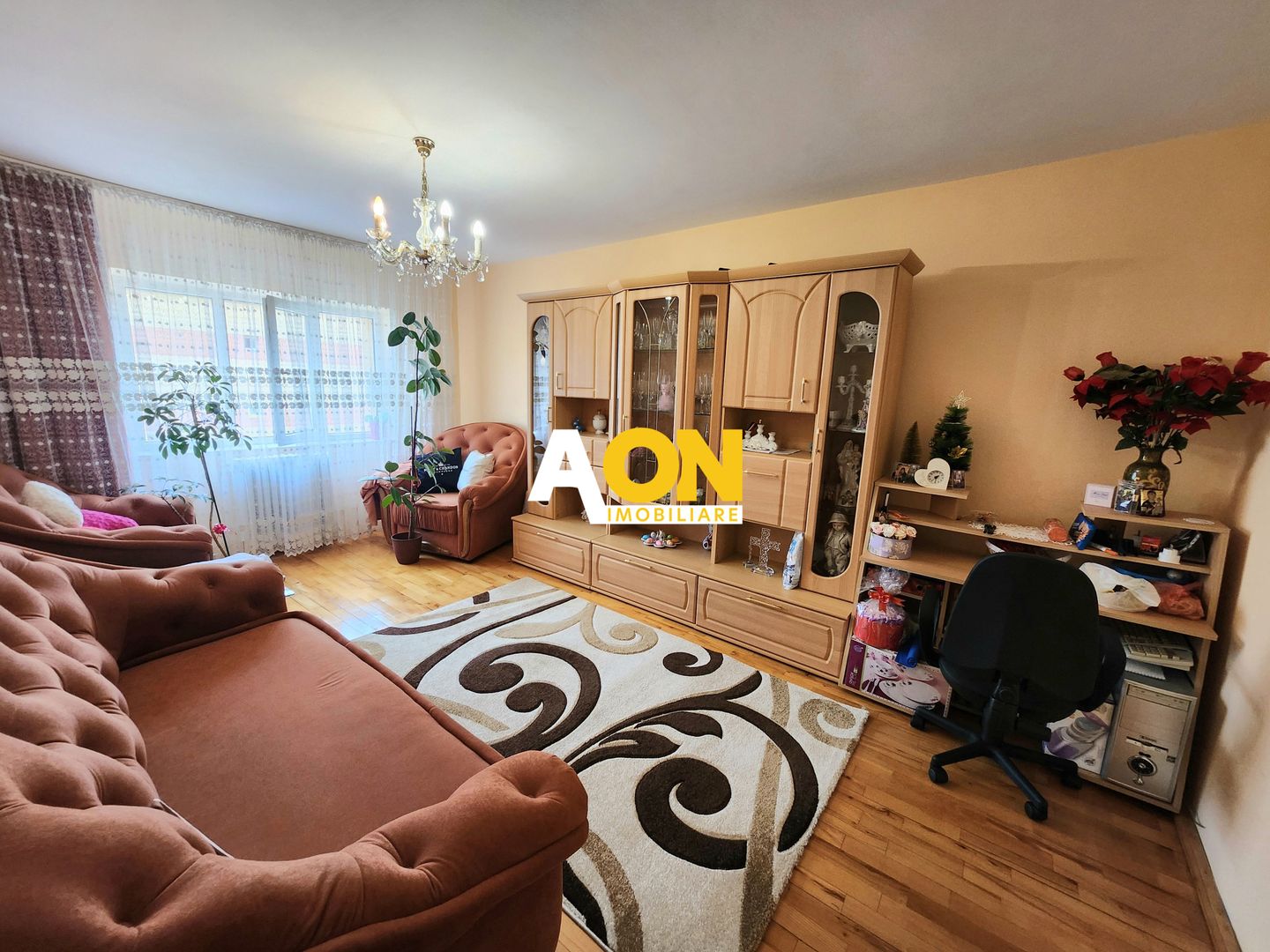 De vanzare apartament 3 camere, zona Cetate - Poză 1