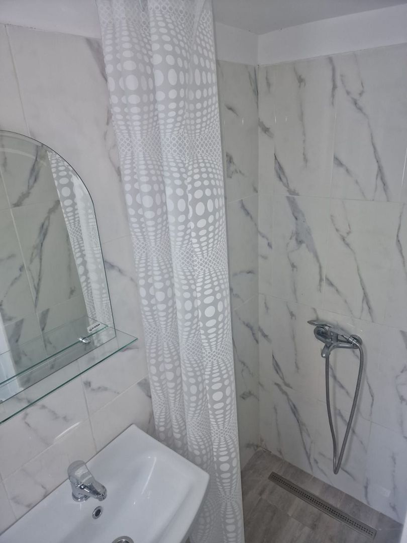 Apartament central cu o camera si loc de parcare - Poză 10