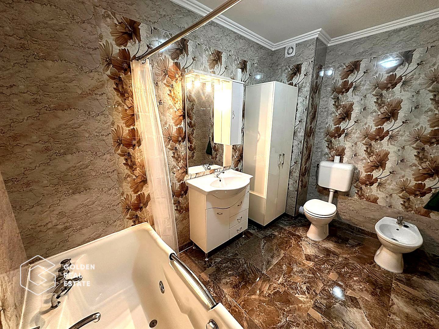 Apartament superb, Ared Kaufland, 3 camere, etaj 3, centrala proprie si balcon - Poză 9