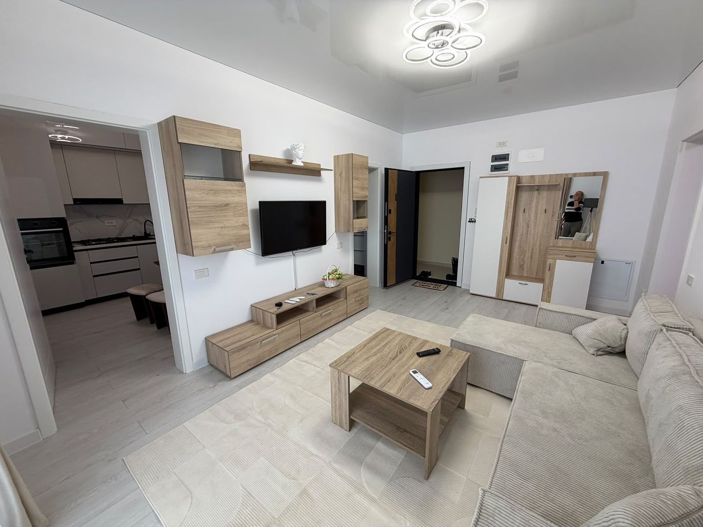 AP. 2 CAMERE- CRISTAL RESIDENCE, PARCARE INCLUSA, BLOC NOU, CENTRALA - Poză 3