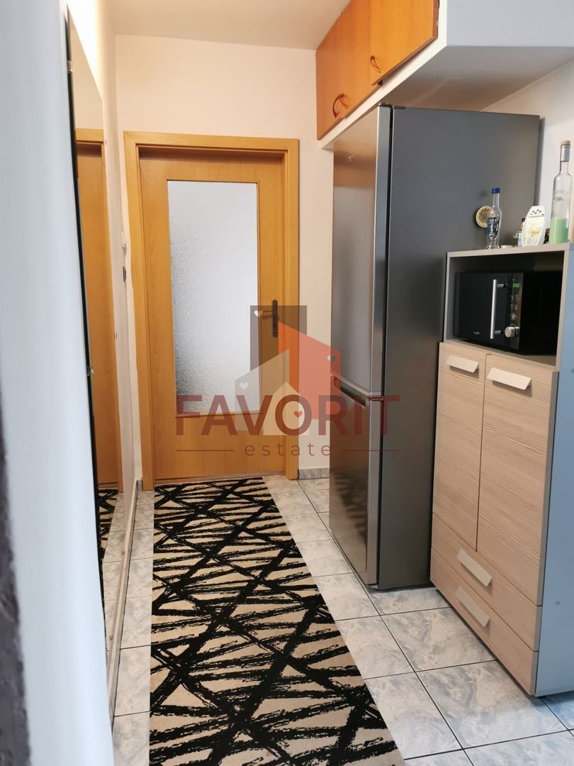 3 camere | centrala proprie | mobilat si utilat | balcon | zona excelenta | - Poză 8