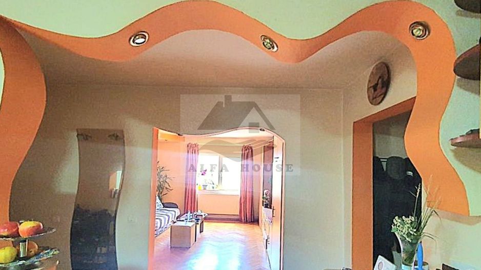 Apartament cu patru camere, zona Tractorul 90 mp - Poză 3