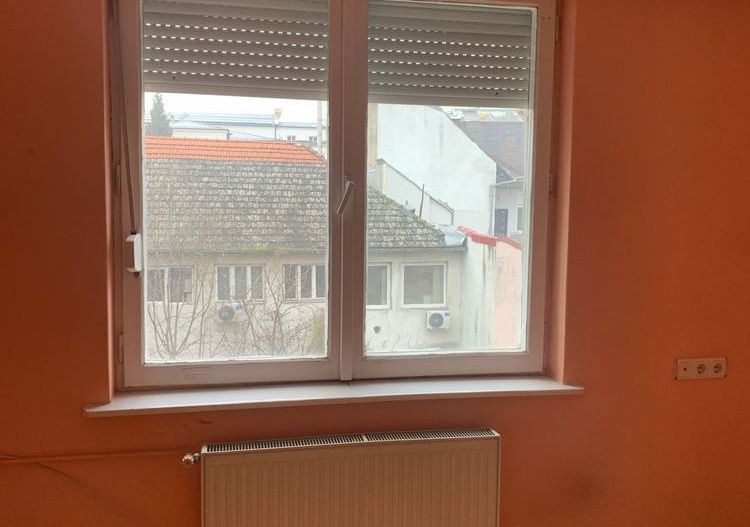 BRASADAS vinde ap 2 cam etaj 2/4 zona CENTRALA. - Poză 5