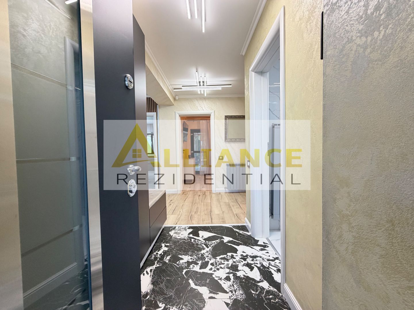 Casa P+1+M cu teren de 650 mp, piscina si curte complet amenajata - Poză 18